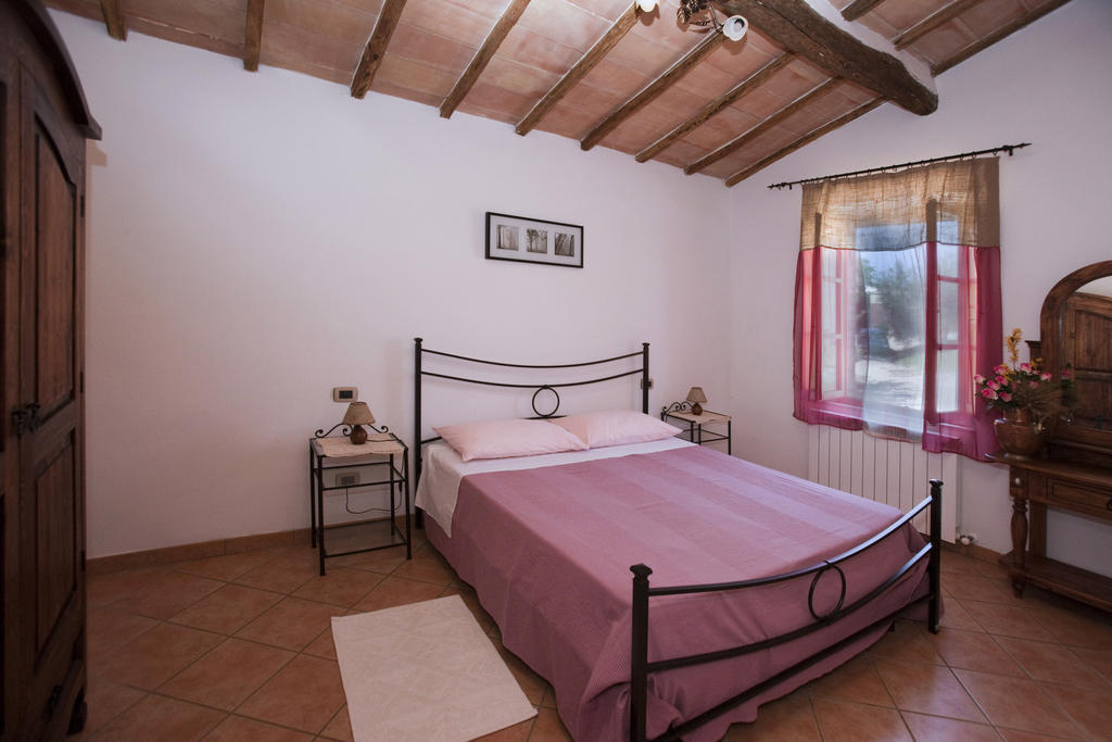 Agriturismo Podere Olivello In Val D'Orcia Montalcino Room photo